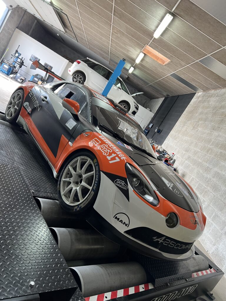 Passage au banc de puissance de cette Alpine A110 de rallye Stage1 par DIAGAUTO17 à ECHILLAIS